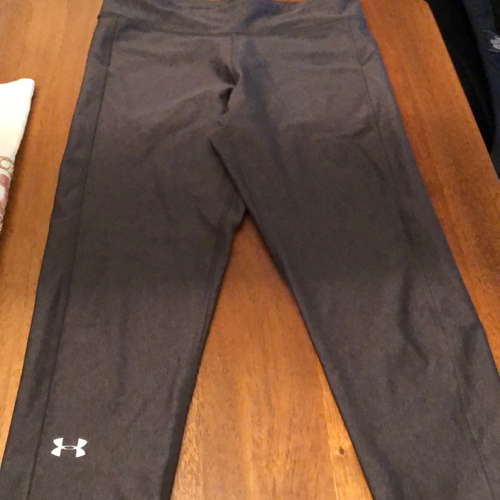 Under Armour Size Small Cropped Leggings